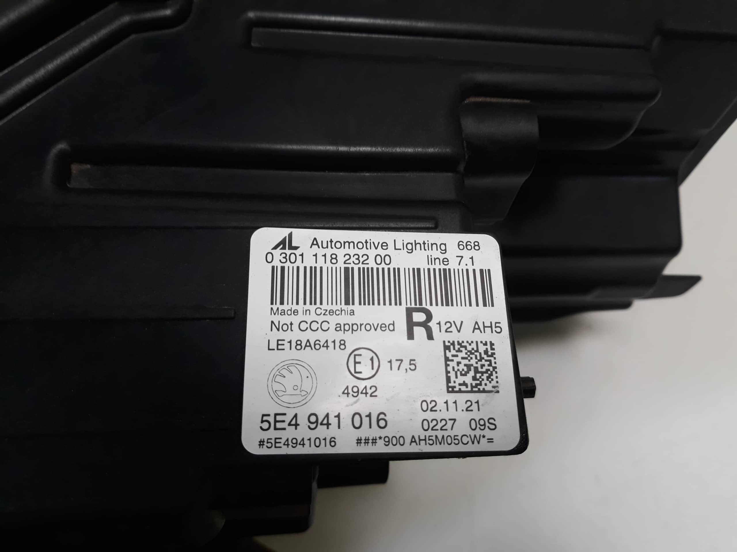 Octavia 4 pravé světlo led